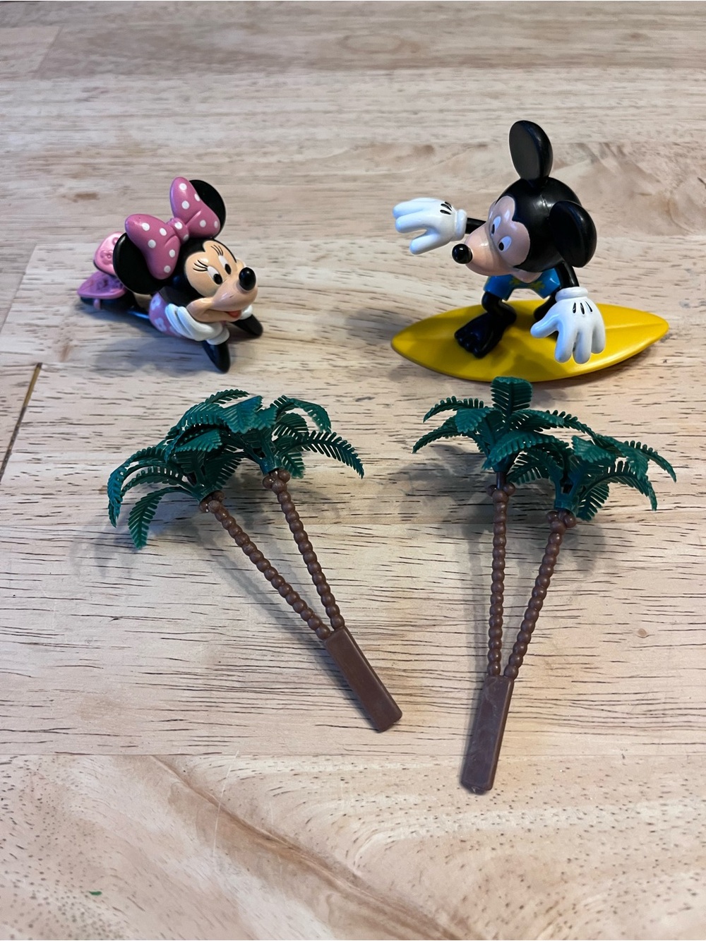 Disney Mickey and Minnie Surf Playset/Cake Toppers